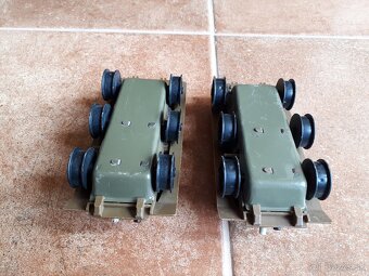 Stara hracka : Bojovy transporter - 6