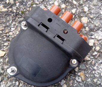 Kryt hlavy rozdeľovača BMW 318i E30 . - 6