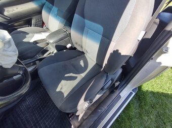 Toyota RAV4 4 benzín 110kw - 6