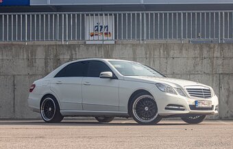 Mercedes-Benz E trieda Sedan - 6