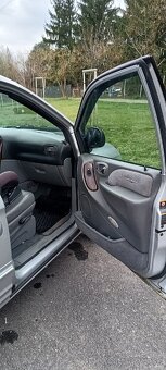 Chrysler grand voyager 3,3 4x4 V6 LPG - 6