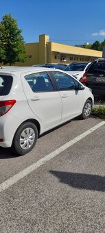 Predam kvalitnu zachovalu bielu Toyotu Yaris 1,0. - 6