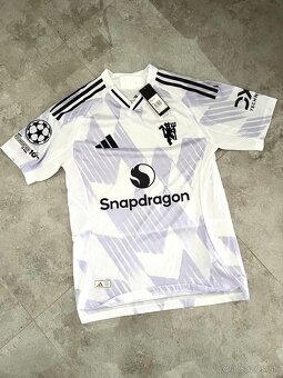Manchester United - 6
