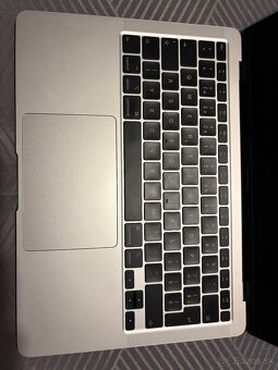 MacBook Air 13” (2020, Intel i3) – výborný stav - 6
