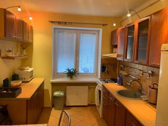 Prenájom 2-izbového bytu blízko centra Levíc - 6