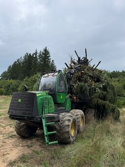 Predám vyvážačku John Deere 1210e - 6