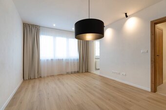 NA PREDAJ,3- IZB.BYT,KOMPLETNÁ REKONŠTRUKCIA,UL. SOKOLOVSKÁ, - 6