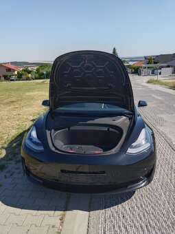 Tesla model 3 - 6