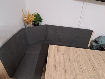 Rohová lavica + 2 stoličky a rozkladá stôl - 6