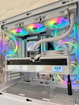 Ryzen 7 9800x3D, RTX 5090 32GB, 64GB RAM DDR5, 2TB SSD M2 - 6