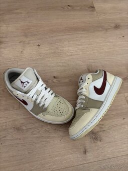 Air Jordan 1 Low "Desert Khaki" Wmns - 6