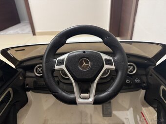 Detské elektrické autíčko Mercedes A45 AMG - 6