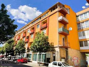 Výnimočný 3-izbový byt s veľkou presklenou terasou v srdci P - 6