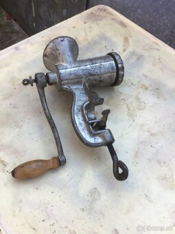 MLYNčEK NA MASO č.10 - 6