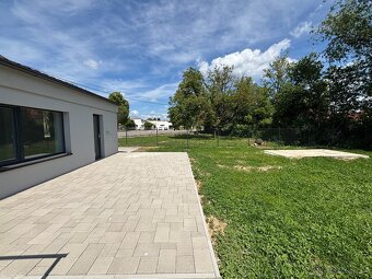 Rodinný dom s krásnym slnečným pozemkom o výmere 950 m2 v Bá - 6