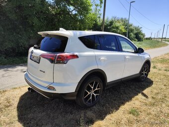 Toyota RAV4 2.0 diesel ročník 2017 - 6