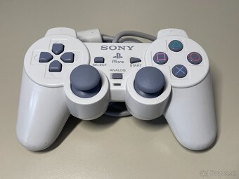 PS One s modchipom + 5 hier, ovládač, memory karta - 6