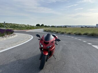 Kawasaki Ninja ZX10R - 6