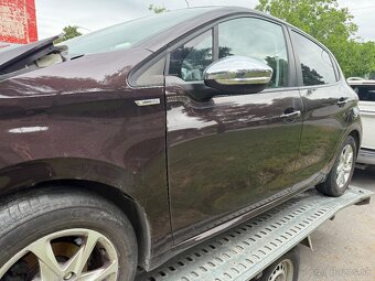 Rozpredam Peugeot 208 2013 1.2 - 6