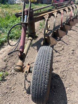 Sejačka Mistral 6000 a 7-radličný pluh - 6