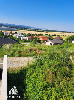 Slnečný stavebný pozemok  v Malých Bieliciach- znížená cena - 6