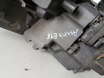 svetlo PP , Toyota Auris ii 2015-2018 8111002K30 300€ - 6