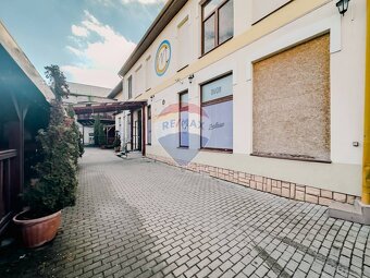 BUDOVA V CENTRE MESTA LUČENEC - 6