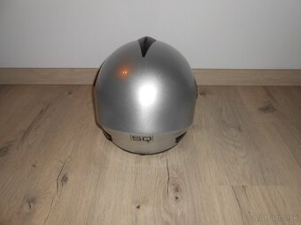 Predam uplne novu moto prilbu na skutrik znacky SQ - 6