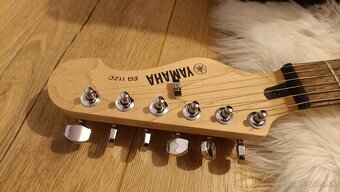 Elektrická gitara Yamaha - 6