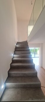 REKONŠTRUKCIA -5 IZB. RODINNÝ DOM, ŽILINA-DVOJGARÁŽ, 402m2 - 6