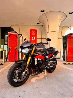 Triumph Speed Triple 1050 R (2016) - 6