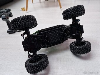 RC auto 4x4 1:8 - 6