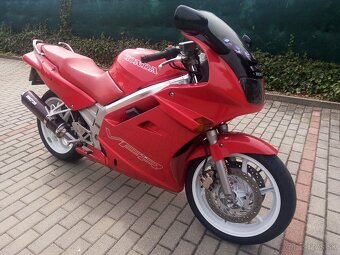 Honda VFR750 - 6
