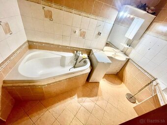 PRÍJEMNÝ 3-IZBOVÝ BYT S MOŽNOSŤOU KÚPY S VLASTNOU GARÁŽOU - 6