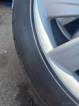 Tesla model S Elektrony - 6