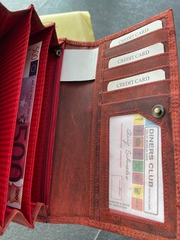 Dámska kožená peňaženka, s ornamentom v červenej farbe. - 6