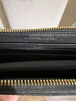 Michael kors cierna peňaženka. - 6
