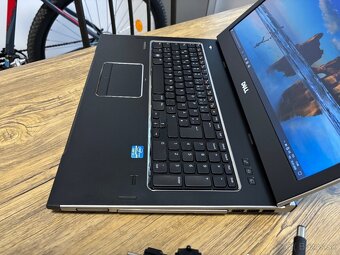 17.3"/Dell/Notebook/i3/8GB RAM DDR3/500GB HDD/Intel HD 2GB/ - 6