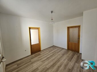 Exkluzívne ponúkame na predaj veľkometrážny 4-izbový byt, sí - 6