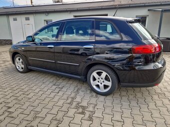 Predám Fiat Croma 1.9 16V MultiJet Dynamic 110 KW r.v.2010 - 6
