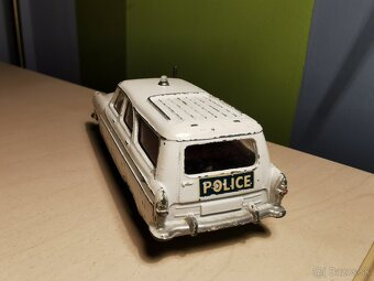 Corgi toys Ford Zephyr Police - 6