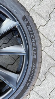 Nové pneumatiky a disky na Tesla Model 3 - 6