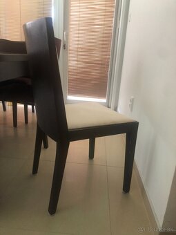 Jedálenský stôl a 6 stoličiek v rovnakom dizajne - 100 € - 6