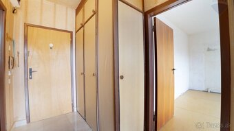 Na predaj dvojgarsónka v pôvodnom stave (2x loggia), Nám. Hr - 6