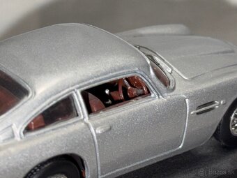 Aston Martin DB5 - James Bond model auta (1:43) - 6