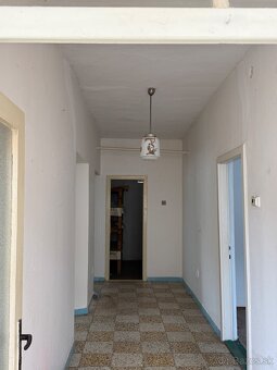 Predám starší rodinný dom - 6