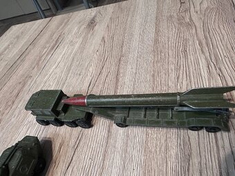 Predám originálnu sovietsku sadu kovových vojenských hračiek - 6