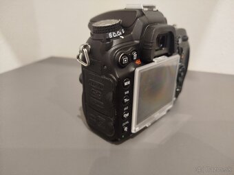 NIKON D7000 - telo - 6