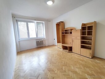 Na prenájom 3-izbový byt v centre Lučenca – 500 €/mes. - 6