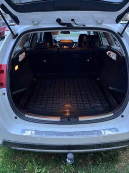 Toyota auris hybrid - 6
